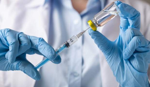 Sağlık çalışanlarına dördüncü doz aşıları yapılıyor