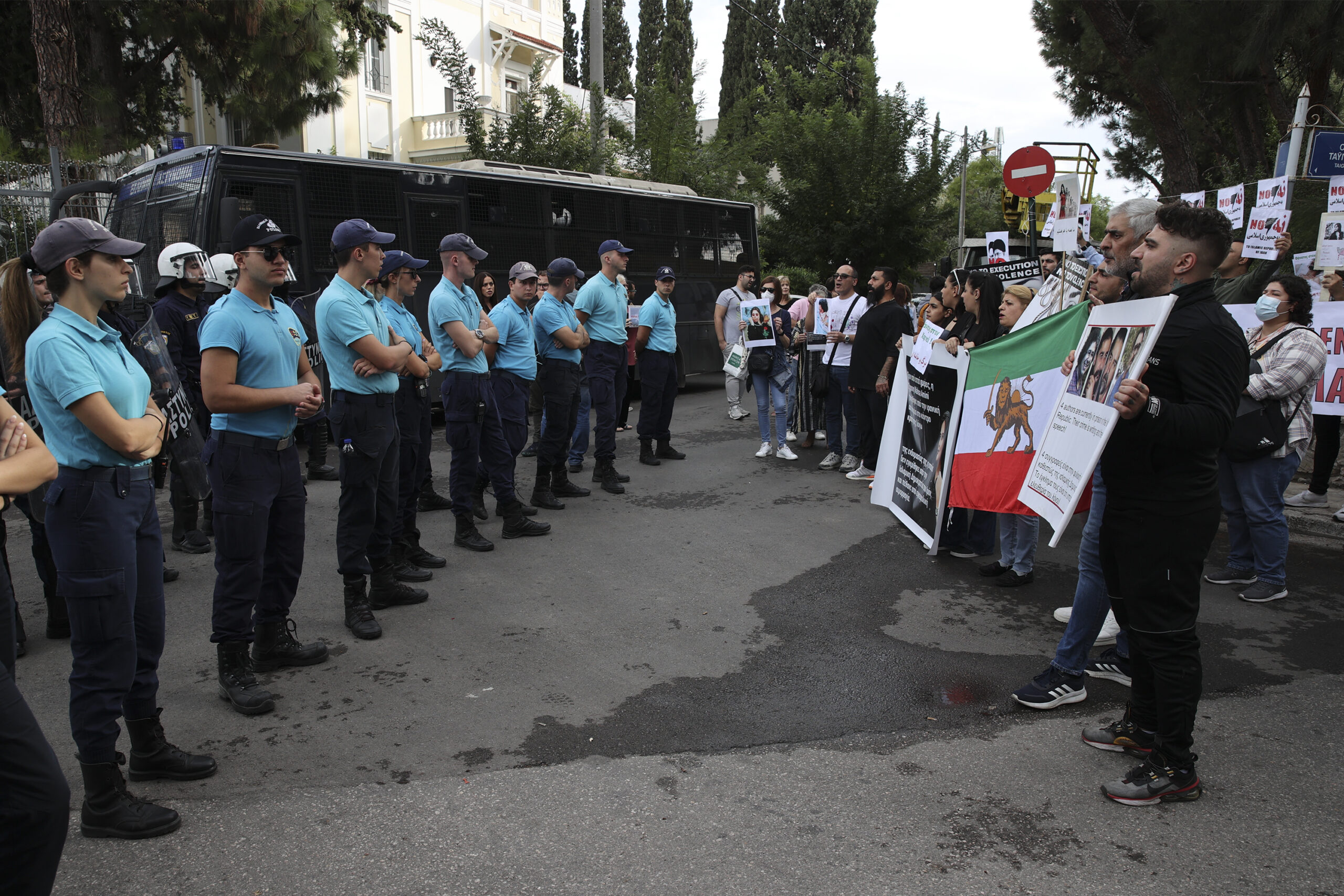 Mahsa Emini’nin ölümü Yunanistan’da protesto edildi